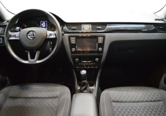 Подержанный автомобиль Skoda Rapid Liftback 2017 года (14 фото)