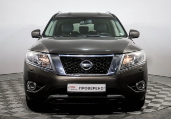 Подержанный автомобиль Nissan Pathfinder 2015 года (2 фото)