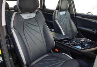 Подержанный автомобиль Geely Atlas 2024 года (27 фото)