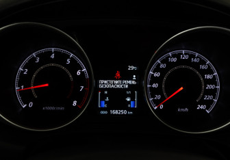 Подержанный автомобиль Mitsubishi ASX 2014 года (16 фото)