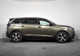 Подержанный автомобиль Peugeot 5008 Suv 2019 года (4 фото)