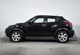 Подержанный автомобиль Nissan Juke 2012 года (8 фото)