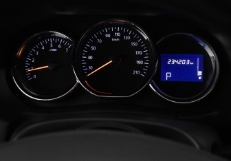 Подержанный автомобиль Renault Duster 2016 года (17 фото)