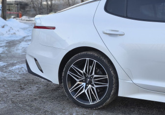 Подержанный автомобиль Kia Stinger 2018 года (12 фото)