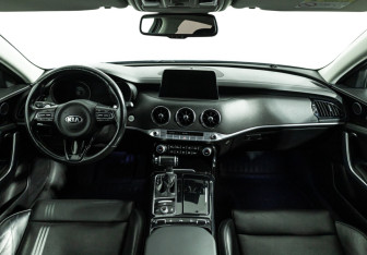 Подержанный автомобиль Kia Stinger 2019 года (13 фото)