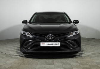 Подержанный автомобиль Toyota Camry Sedan 2018 года (2 фото)