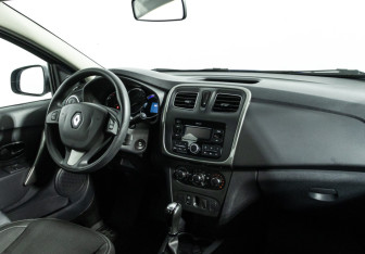 Подержанный автомобиль Renault Logan Sedan 2018 года (9 фото)