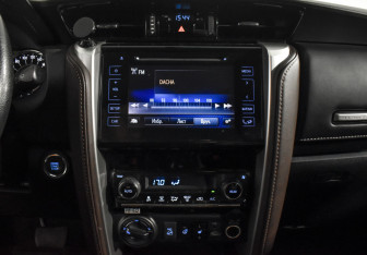 Подержанный автомобиль Toyota Fortuner 2018 года (17 фото)