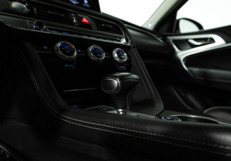 Подержанный автомобиль Genesis G70 2018 года (17 фото)