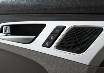 Подержанный автомобиль Genesis G80 2019 года (17 фото)