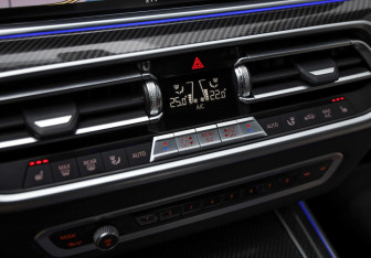 Подержанный автомобиль BMW X5 2021 года (20 фото)