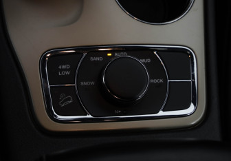 Подержанный автомобиль Jeep Grand Cherokee 2013 года (17 фото)