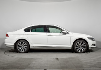 Подержанный автомобиль Volkswagen Passat Sedan 2019 года (4 фото)