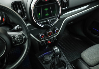Подержанный автомобиль MINI Countryman 2018 года (22 фото)
