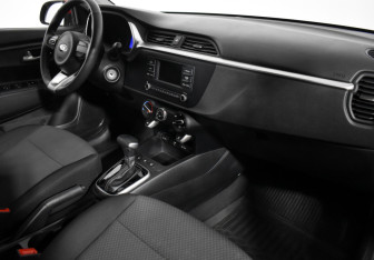 Подержанный автомобиль Kia Rio Hatchback 2021 года (14 фото)