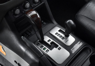 Подержанный автомобиль Mitsubishi Pajero 2005 года (11 фото)