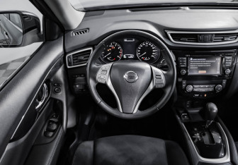 Подержанный автомобиль Nissan X-Trail 2017 года (10 фото)