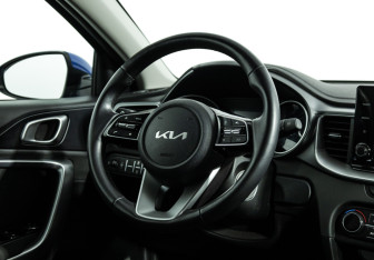 Подержанный автомобиль Kia Ceed Hatchback 2022 года (15 фото)