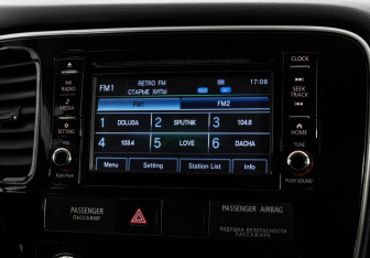 Подержанный автомобиль Mitsubishi Outlander 2017 года (16 фото)