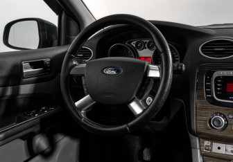 Подержанный автомобиль Ford Focus Sedan 2008 года (15 фото)
