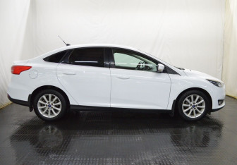 Подержанный автомобиль Ford Focus Sedan 2017 года (4 фото)