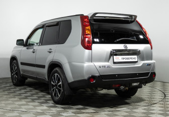 Подержанный автомобиль Nissan X-Trail 2010 года (7 фото)