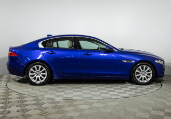 Подержанный автомобиль Jaguar XE 2016 года (4 фото)