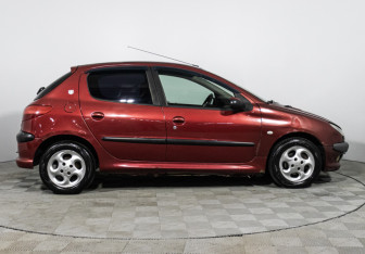 Подержанный автомобиль Peugeot 206 Hatchback 2004 года (4 фото)
