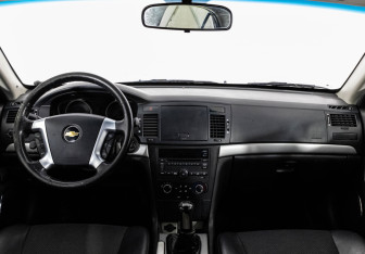 Подержанный автомобиль Chevrolet Epica 2010 года (10 фото)