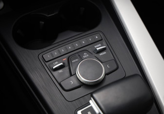 Подержанный автомобиль Audi A4 Sedan 2019 года (19 фото)