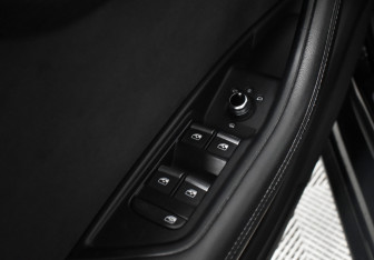 Подержанный автомобиль Audi A4 Sedan 2017 года (10 фото)