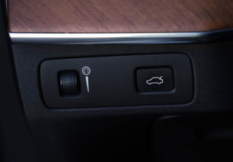 Подержанный автомобиль Volvo XC90 2017 года (23 фото)