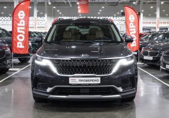 Подержанный автомобиль Kia Carnival 2021 года (4 фото)