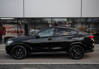 Подержанный автомобиль BMW X6 2020 года (11 фото)