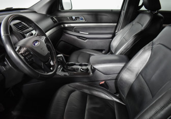 Подержанный автомобиль Ford Explorer 2018 года (10 фото)