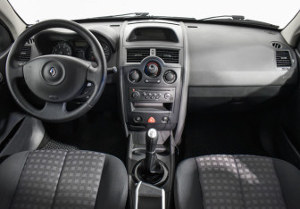Подержанный автомобиль Renault Megane Sedan 2006 года (13 фото)