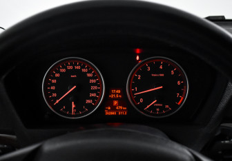 Подержанный автомобиль BMW X5 2013 года (20 фото)