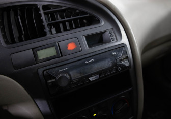 Подержанный автомобиль Hyundai Elantra Sedan 2000 года (13 фото)