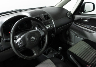 Подержанный автомобиль Suzuki SX4 Hatchback 2012 года (11 фото)