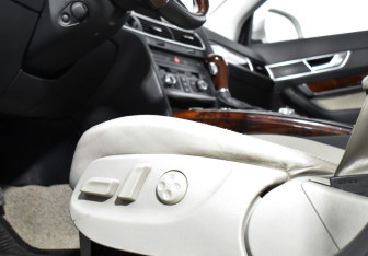 Подержанный автомобиль Audi A6 allroad 2010 года (11 фото)