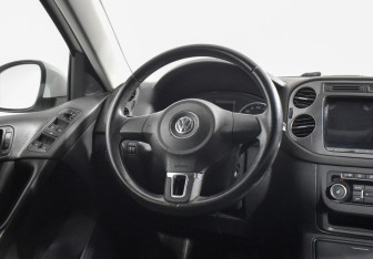 Подержанный автомобиль Volkswagen Tiguan 2012 года (14 фото)