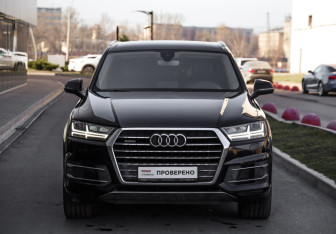 Подержанный автомобиль Audi Q7 2015 года (3 фото)