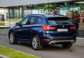 Подержанный автомобиль BMW X1 2017 года (8 фото)