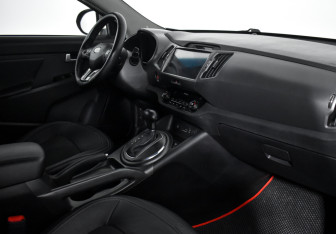 Подержанный автомобиль Kia Sportage 2012 года (10 фото)