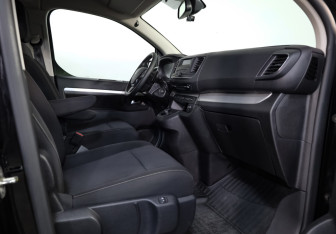 Подержанный автомобиль Peugeot Traveller 2021 года (22 фото)