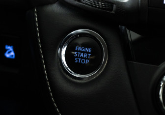 Подержанный автомобиль Toyota RAV4 2018 года (19 фото)