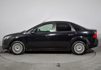 Подержанный автомобиль Ford Focus Sedan 2011 года (8 фото)