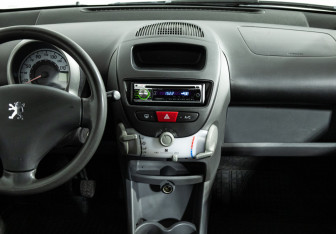 Подержанный автомобиль Peugeot 107 2008 года (14 фото)