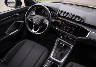 Подержанный автомобиль Audi Q3 2020 года (10 фото)
