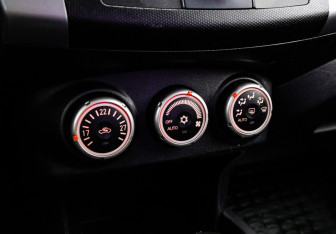 Подержанный автомобиль Mitsubishi Outlander 2008 года (13 фото)